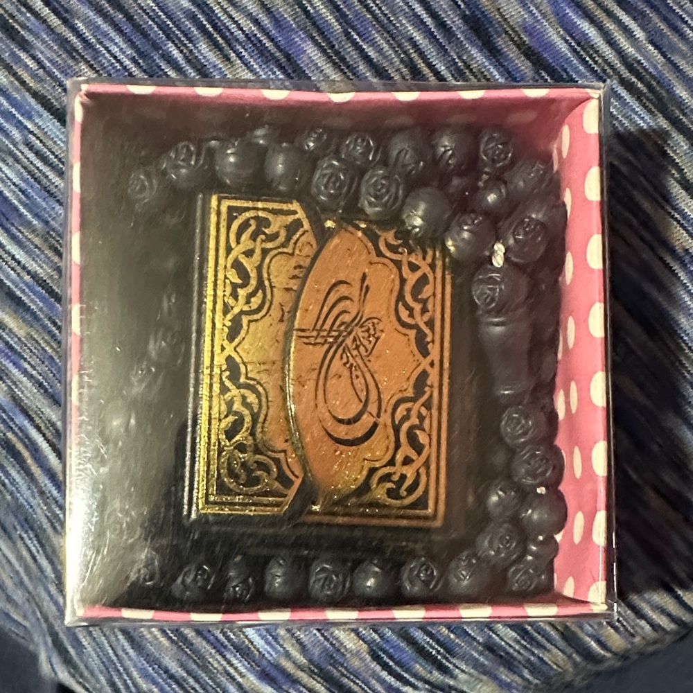 NWT in box Islamic gift set with mini Quran and tasbih prayer beads